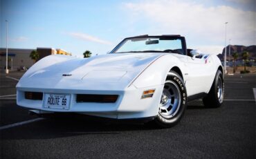 Chevrolet-Corvette-1982-White-Red-19