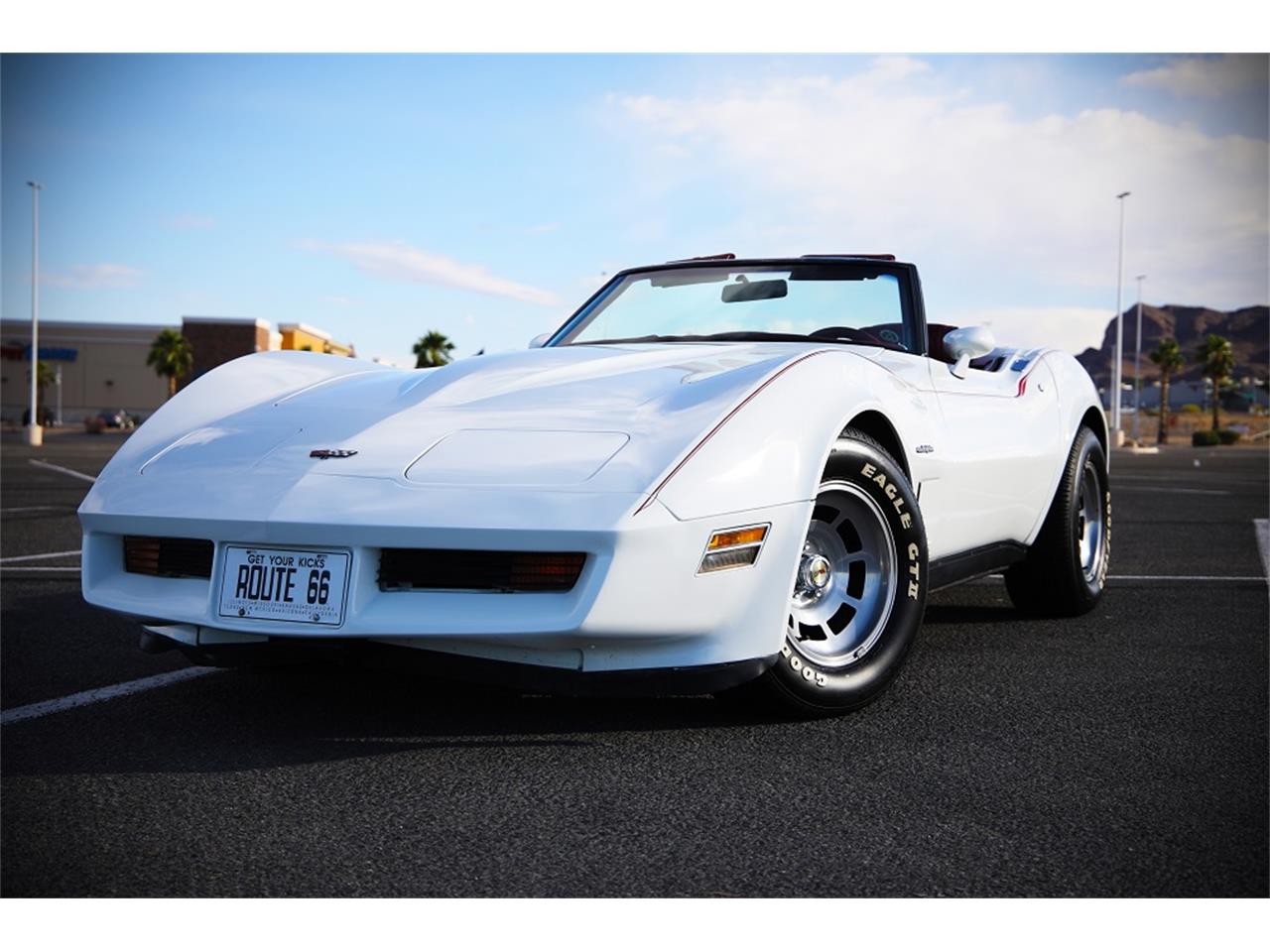 Chevrolet-Corvette-1982-White-Red-19