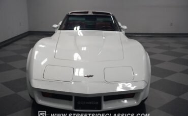 Chevrolet-Corvette-1982-White-Red-2