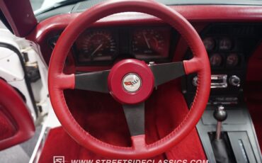 Chevrolet-Corvette-1982-White-Red-21