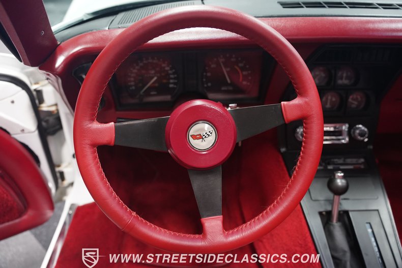 Chevrolet-Corvette-1982-White-Red-21