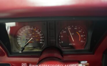 Chevrolet-Corvette-1982-White-Red-22