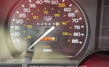 Chevrolet-Corvette-1982-White-Red-23