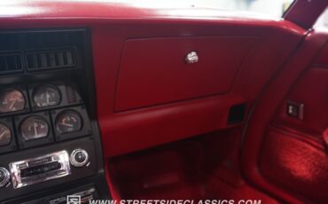 Chevrolet-Corvette-1982-White-Red-26