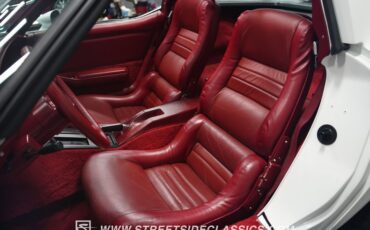 Chevrolet-Corvette-1982-White-Red-27