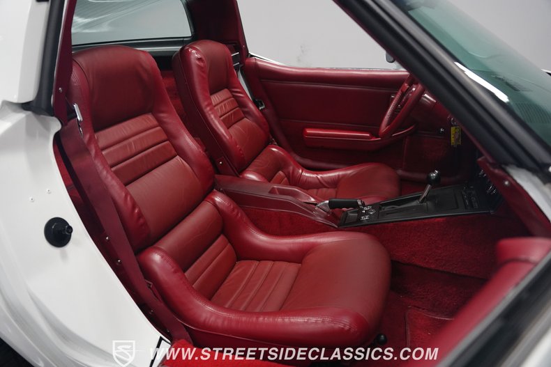 Chevrolet-Corvette-1982-White-Red-28