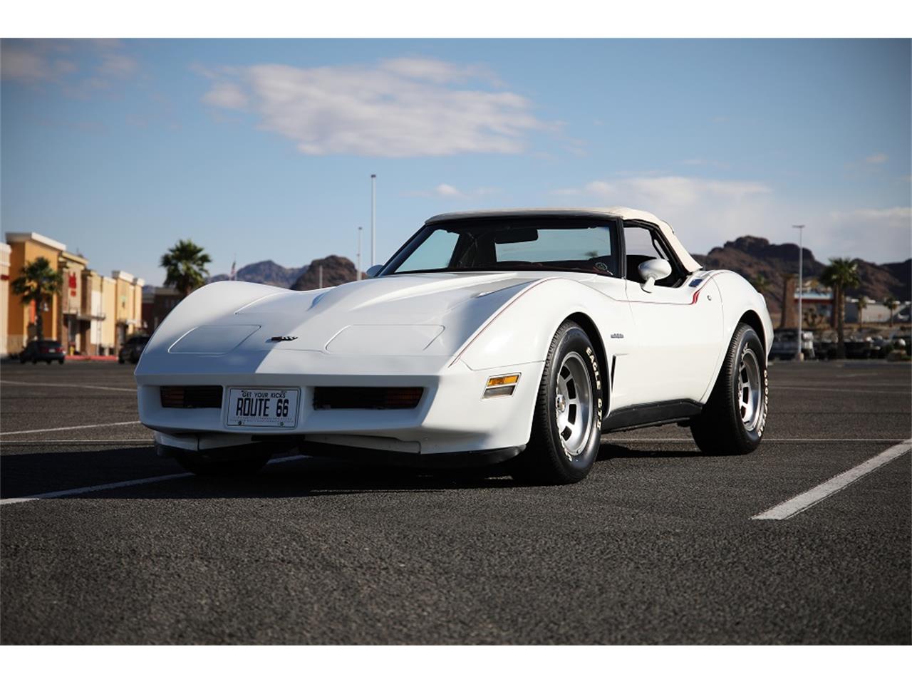 Chevrolet-Corvette-1982-White-Red-3