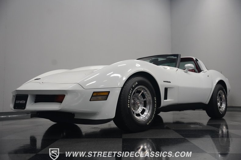 Chevrolet-Corvette-1982-White-Red-3