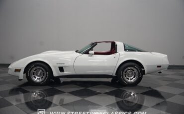 Chevrolet-Corvette-1982-White-Red-30