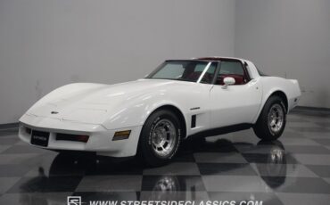 Chevrolet-Corvette-1982-White-Red-31