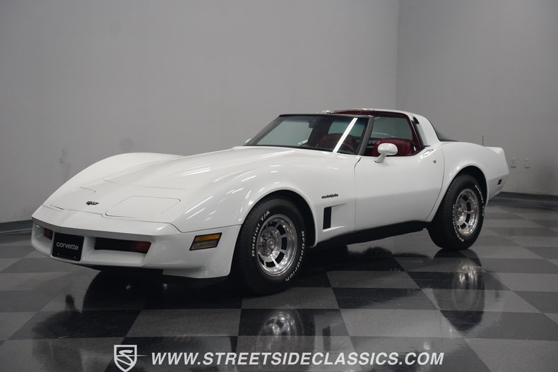 Chevrolet-Corvette-1982-White-Red-31