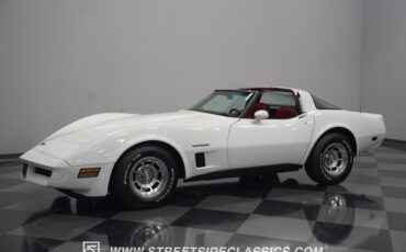 Chevrolet-Corvette-1982-White-Red-32