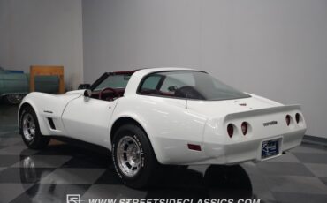 Chevrolet-Corvette-1982-White-Red-34