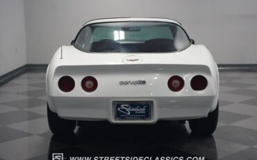 Chevrolet-Corvette-1982-White-Red-36