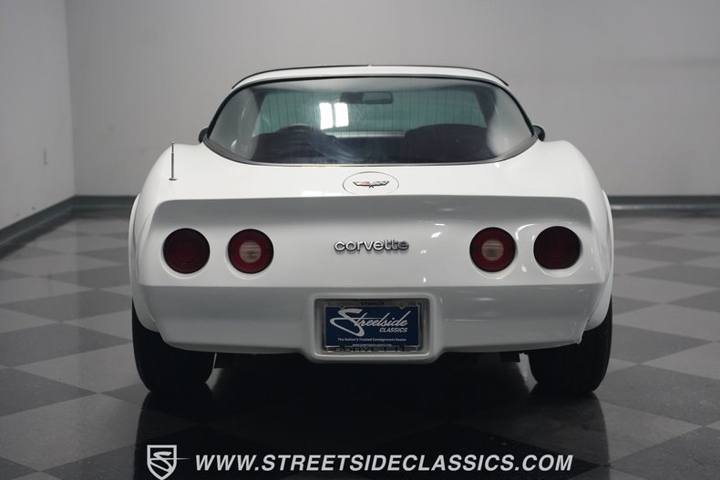 Chevrolet-Corvette-1982-White-Red-36