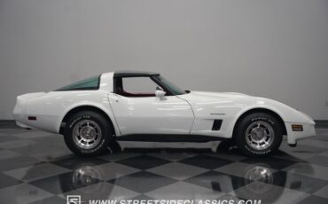 Chevrolet-Corvette-1982-White-Red-38