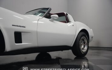 Chevrolet-Corvette-1982-White-Red-42