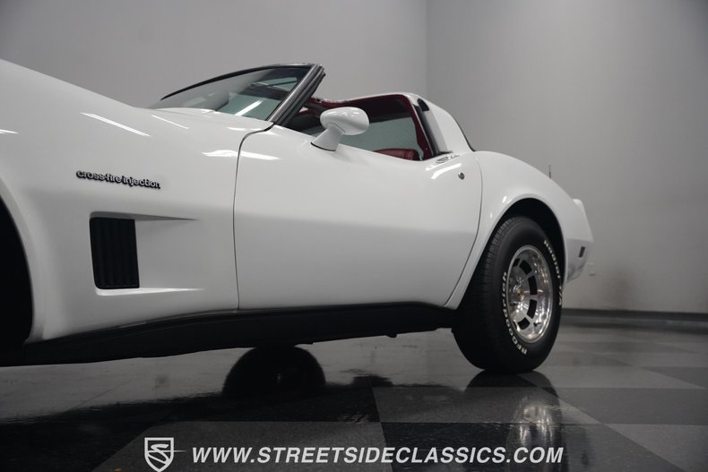 Chevrolet-Corvette-1982-White-Red-42