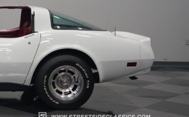 Chevrolet-Corvette-1982-White-Red-43