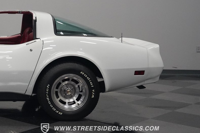 Chevrolet-Corvette-1982-White-Red-43