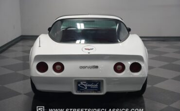Chevrolet-Corvette-1982-White-Red-44
