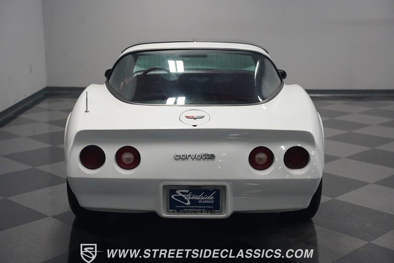 Chevrolet-Corvette-1982-White-Red-44