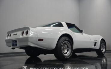 Chevrolet-Corvette-1982-White-Red-46
