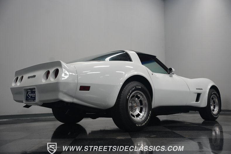 Chevrolet-Corvette-1982-White-Red-46
