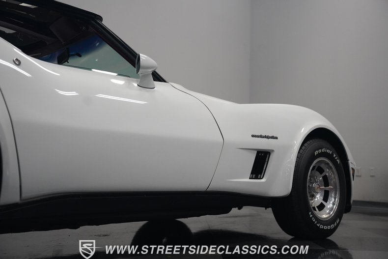 Chevrolet-Corvette-1982-White-Red-47