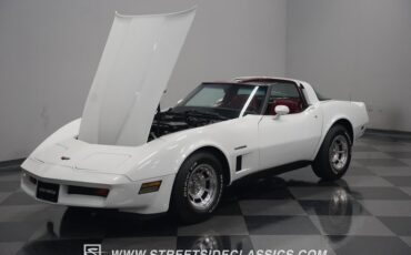 Chevrolet-Corvette-1982-White-Red-48