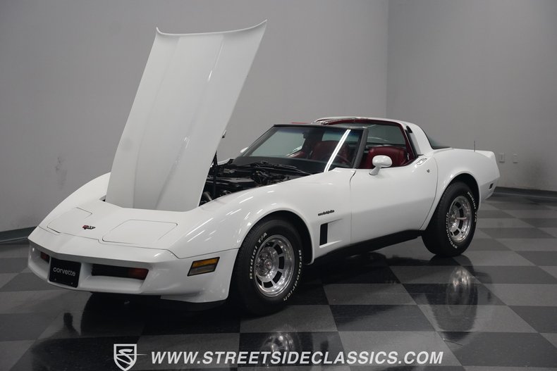 Chevrolet-Corvette-1982-White-Red-48