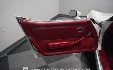 Chevrolet-Corvette-1982-White-Red-49