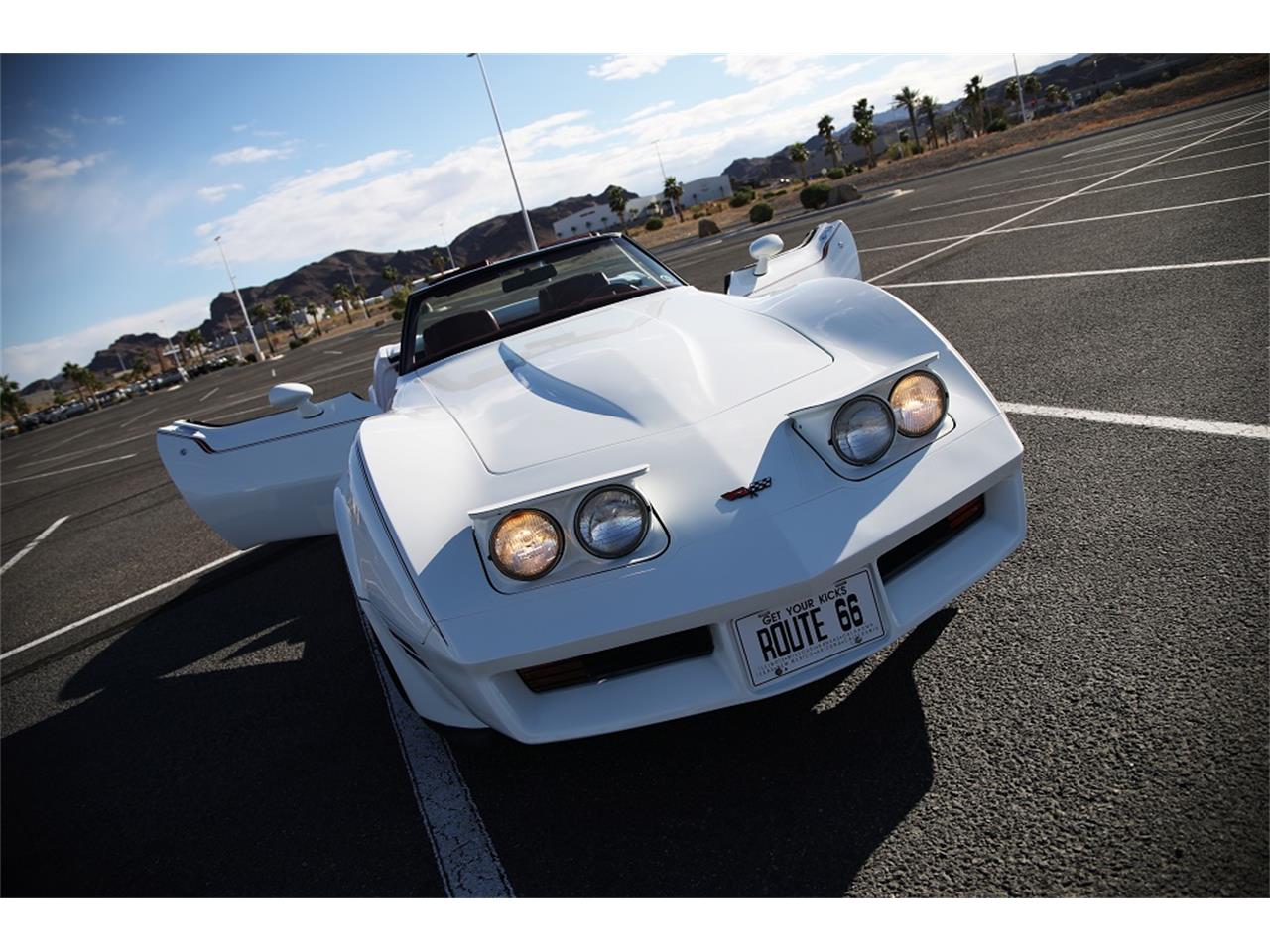 Chevrolet-Corvette-1982-White-Red-5