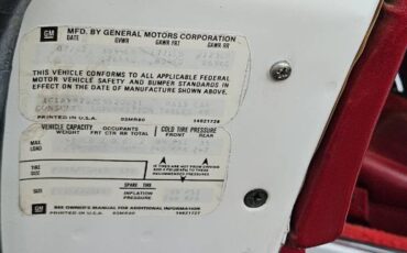 Chevrolet-Corvette-1982-White-Red-6