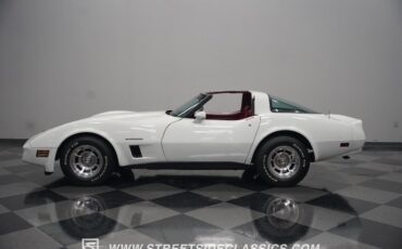Chevrolet-Corvette-1982-White-Red-6
