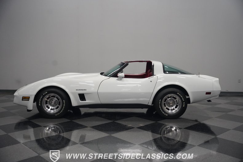 Chevrolet-Corvette-1982-White-Red-6