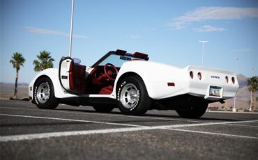 Chevrolet-Corvette-1982-White-Red-7