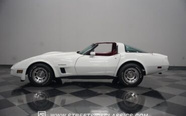 Chevrolet-Corvette-1982-White-Red-7