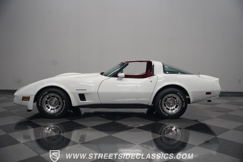 Chevrolet-Corvette-1982-White-Red-7