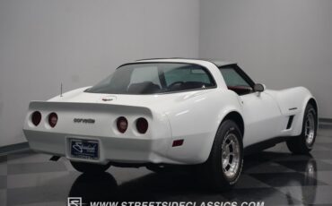 Chevrolet-Corvette-1982-White-Red-8