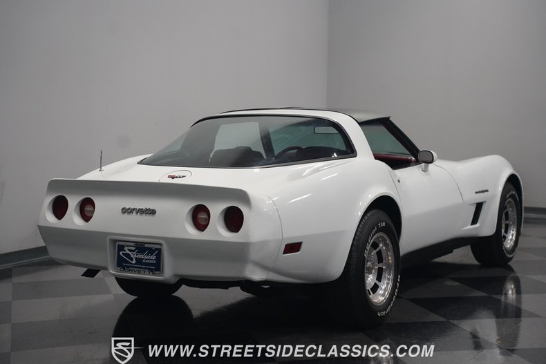 Chevrolet-Corvette-1982-White-Red-8
