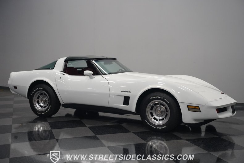Chevrolet-Corvette-1982-White-Red-9