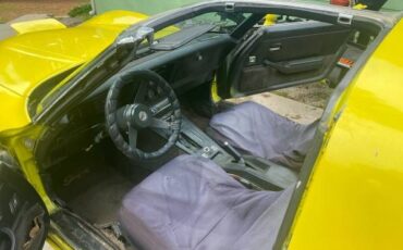 Chevrolet-Corvette-1982-Yellow-1