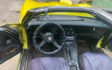 Chevrolet-Corvette-1982-Yellow-11