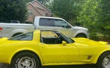 Chevrolet-Corvette-1982-Yellow-17