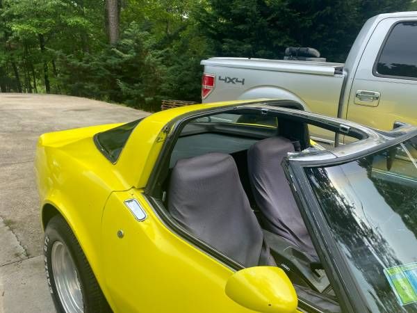 Chevrolet-Corvette-1982-Yellow-18