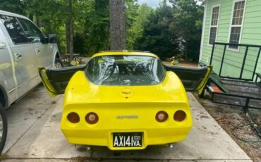 Chevrolet-Corvette-1982-Yellow-21