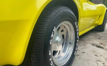 Chevrolet-Corvette-1982-Yellow-22