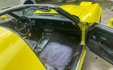 Chevrolet-Corvette-1982-Yellow-24
