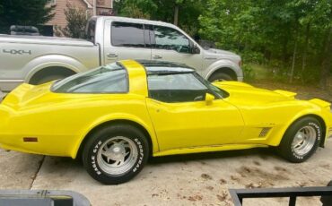 Chevrolet-Corvette-1982-Yellow-25